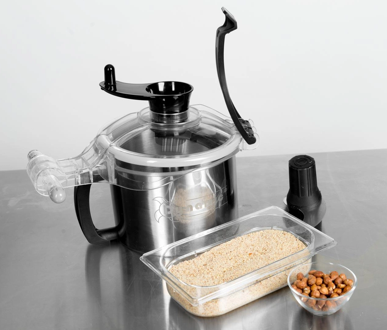 Dynamic CL212 Kutter 2V auf Arbeitstisch mit Beispiel Lebensmitteln